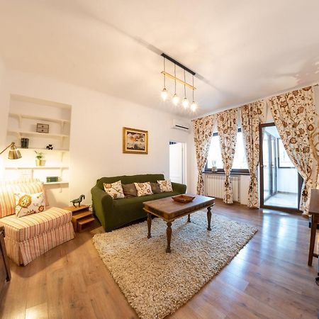 בוקרשט Theatre Rooftop Apartment With Patio מראה חיצוני תמונה