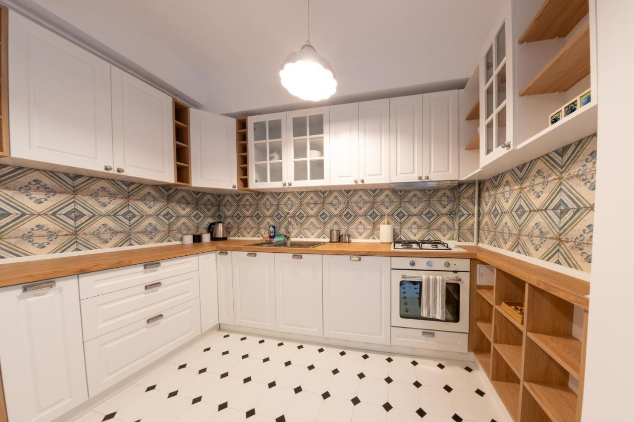 בוקרשט Theatre Rooftop Apartment With Patio מראה חיצוני תמונה