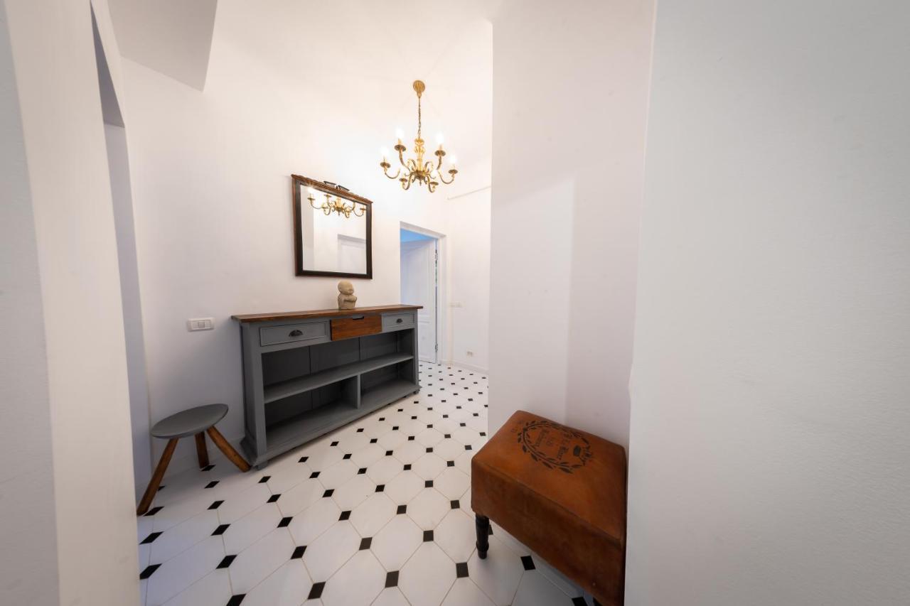 בוקרשט Theatre Rooftop Apartment With Patio מראה חיצוני תמונה