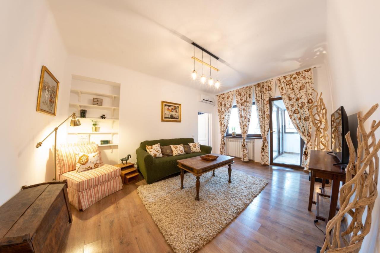בוקרשט Theatre Rooftop Apartment With Patio מראה חיצוני תמונה