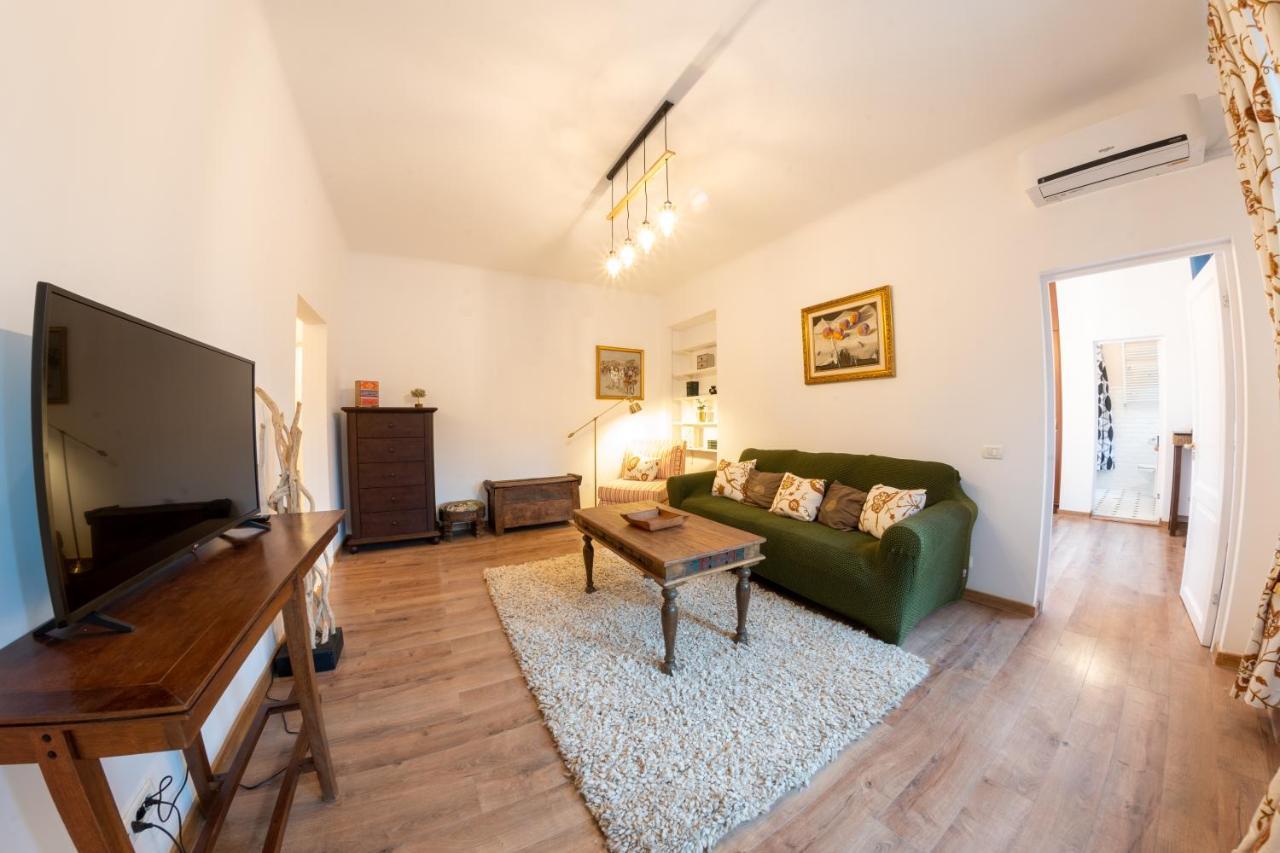 בוקרשט Theatre Rooftop Apartment With Patio מראה חיצוני תמונה